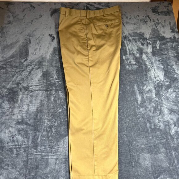 L.L. Bean Men's Natural Fit Comfort Khaki Pants Size 37 x 30 Expandable Waist - Picture 3 of 8